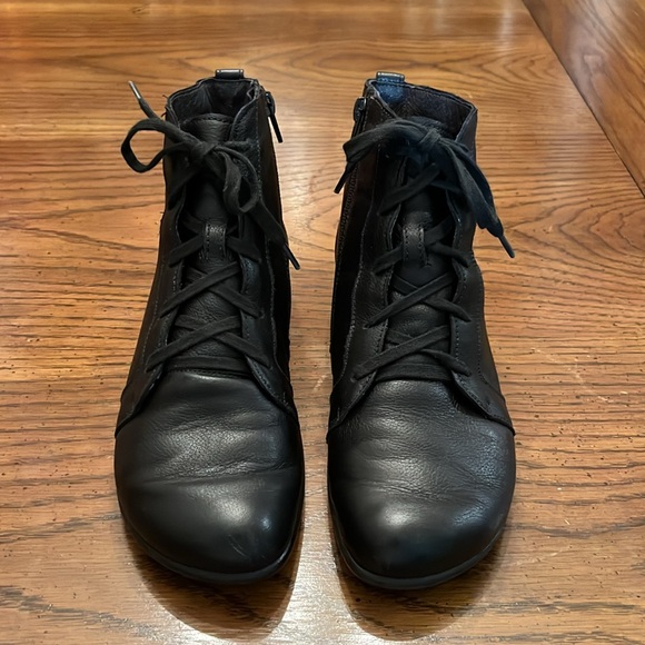 Naot Patu lace up ankle boots, size 38 (7.5) - Picture 2 of 16